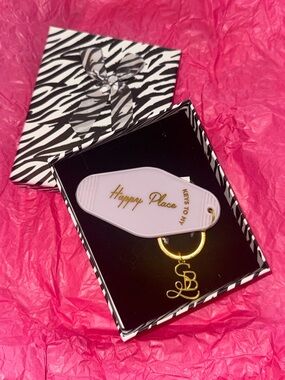 Santa Barbara Design Studio Happy Place Motel Keychain NIB